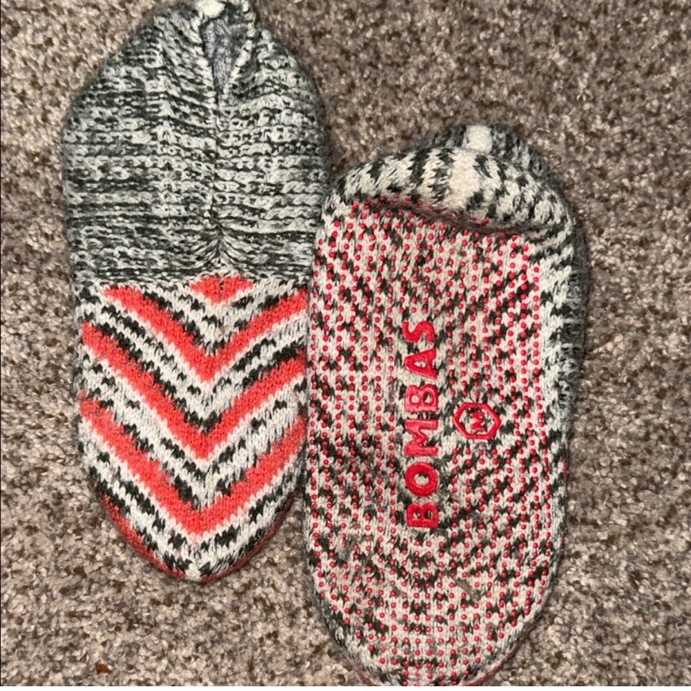 Bombas Patterned Socks Size Medium in Gray and Red